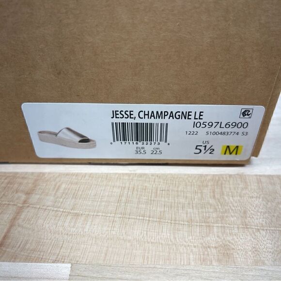 Vince

Jesse Sandals  - Picture 3 of 7